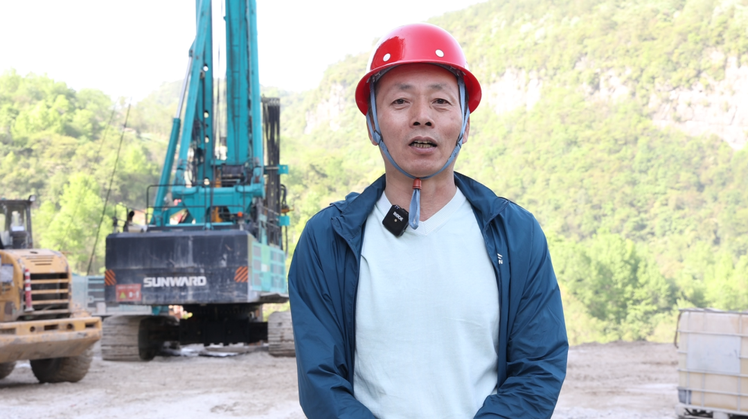 展现施工“奇效”！开云官方注册-开云(中国)
智能旋挖钻机强势助力炉慈高速公路建设