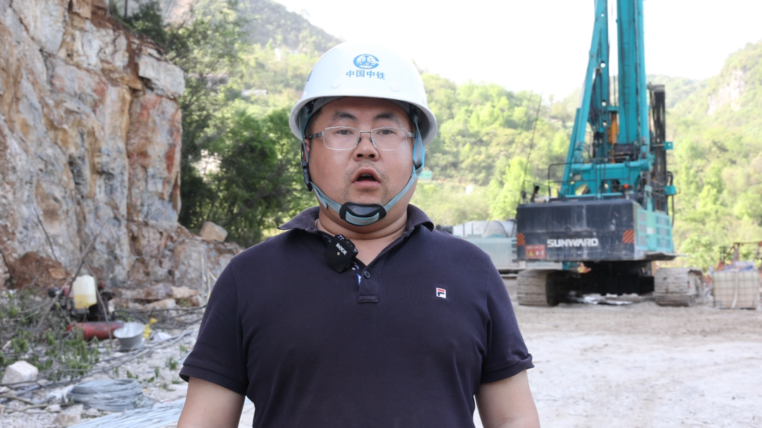 展现施工“奇效”！开云官方注册-开云(中国)
智能旋挖钻机强势助力炉慈高速公路建设