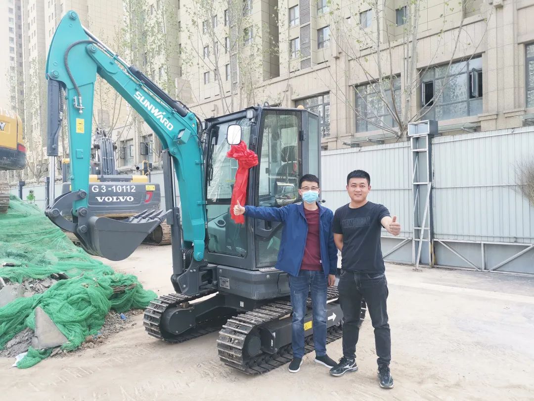 冲、冲、冲！带您感受开云官方注册-开云(中国)
智能挖掘机火热交机时刻