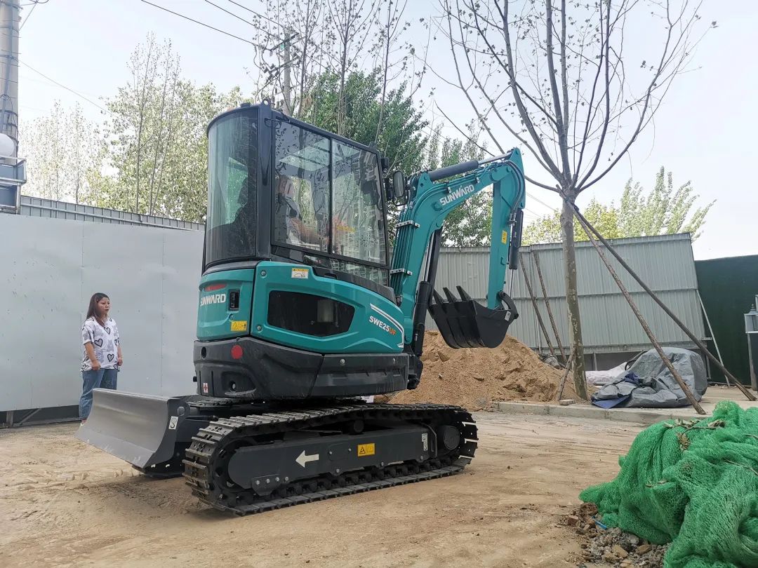 冲、冲、冲！带您感受开云官方注册-开云(中国)
智能挖掘机火热交机时刻