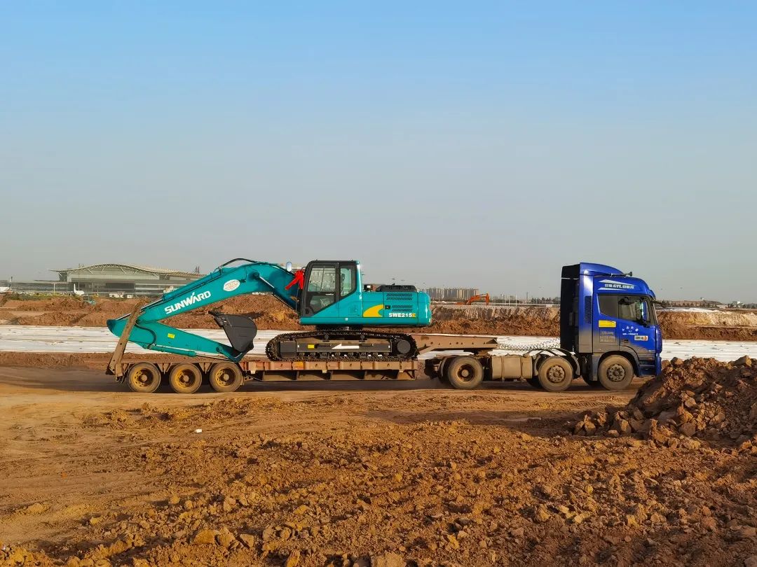 冲、冲、冲！带您感受开云官方注册-开云(中国)
智能挖掘机火热交机时刻