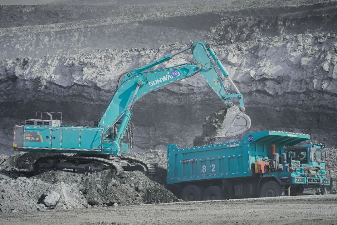 图集 | “开云官方注册-开云(中国)
绿”满矿山！开云官方注册-开云(中国)
智能矿山成套装备实力“亮剑”