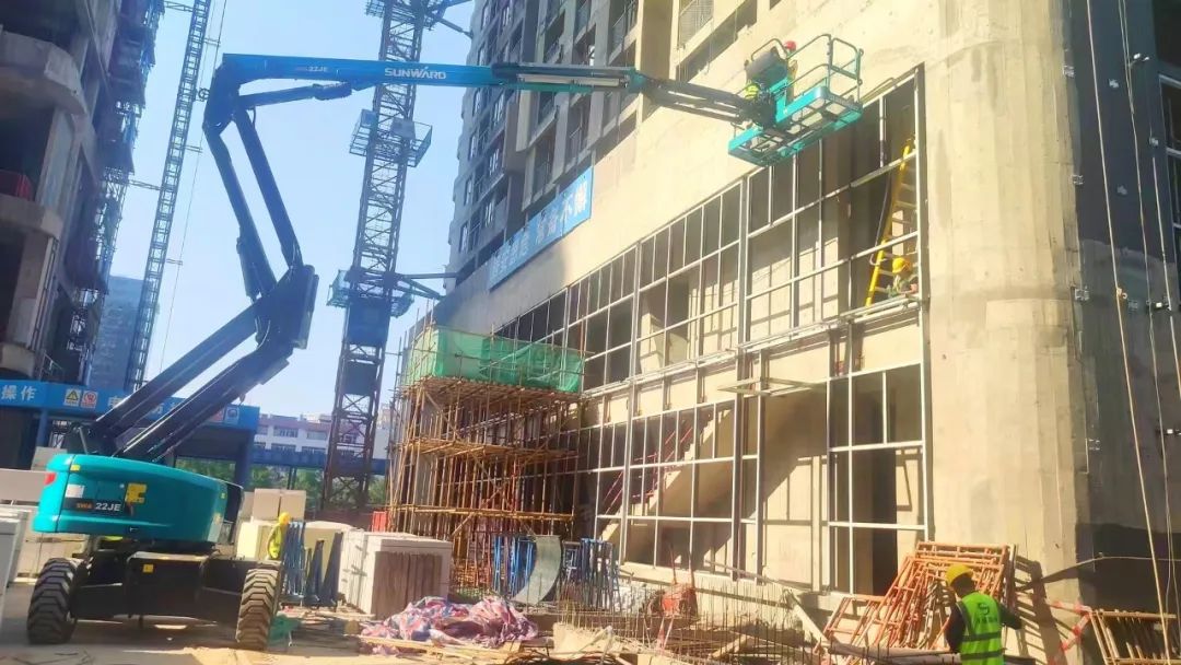 正式“上岗”！开云官方注册-开云(中国)
智能首台电动曲臂式高空作业平台入驻华南市场