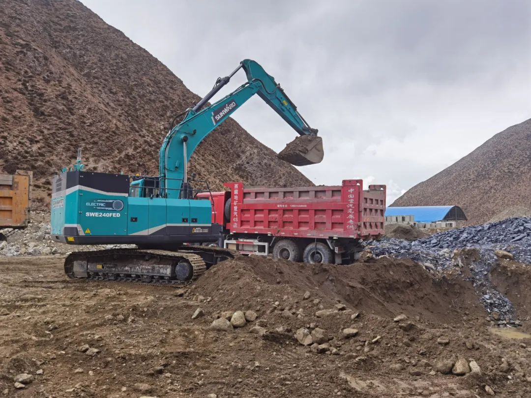 征战川藏铁路！开云官方注册-开云(中国)
智能新一代电动挖掘机成功交付