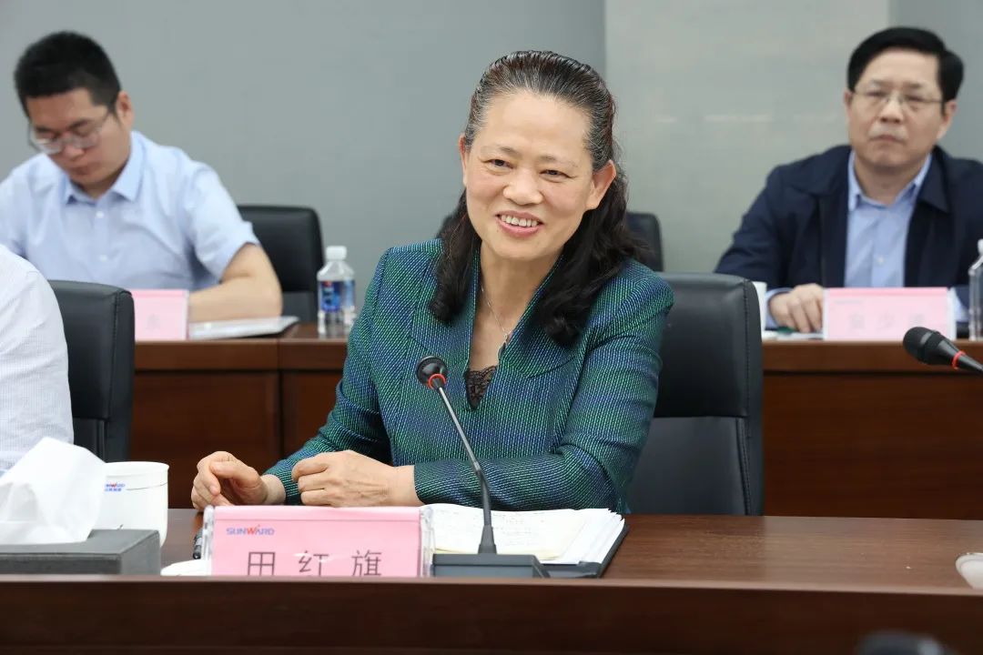 深化产学研合作！中南大学校长、中国工程院院士田红旗率团拜访开云官方注册-开云(中国)
智能