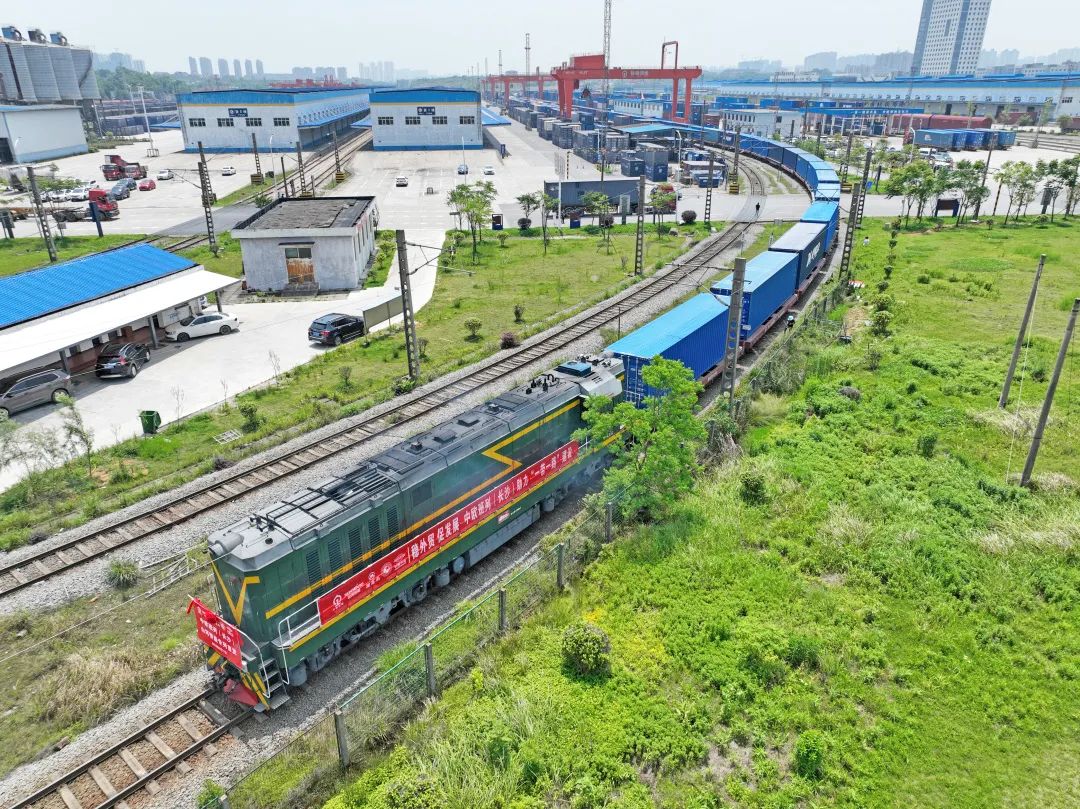 持续进军国际市场！中欧班列（长沙）开云官方注册-开云(中国)
智能专列成功首发