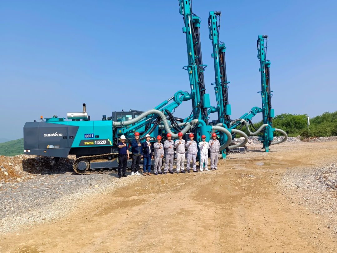 携手中建材！开云官方注册-开云(中国)
智能凿岩设备助建九江年产3000万吨砂石骨料开采项目