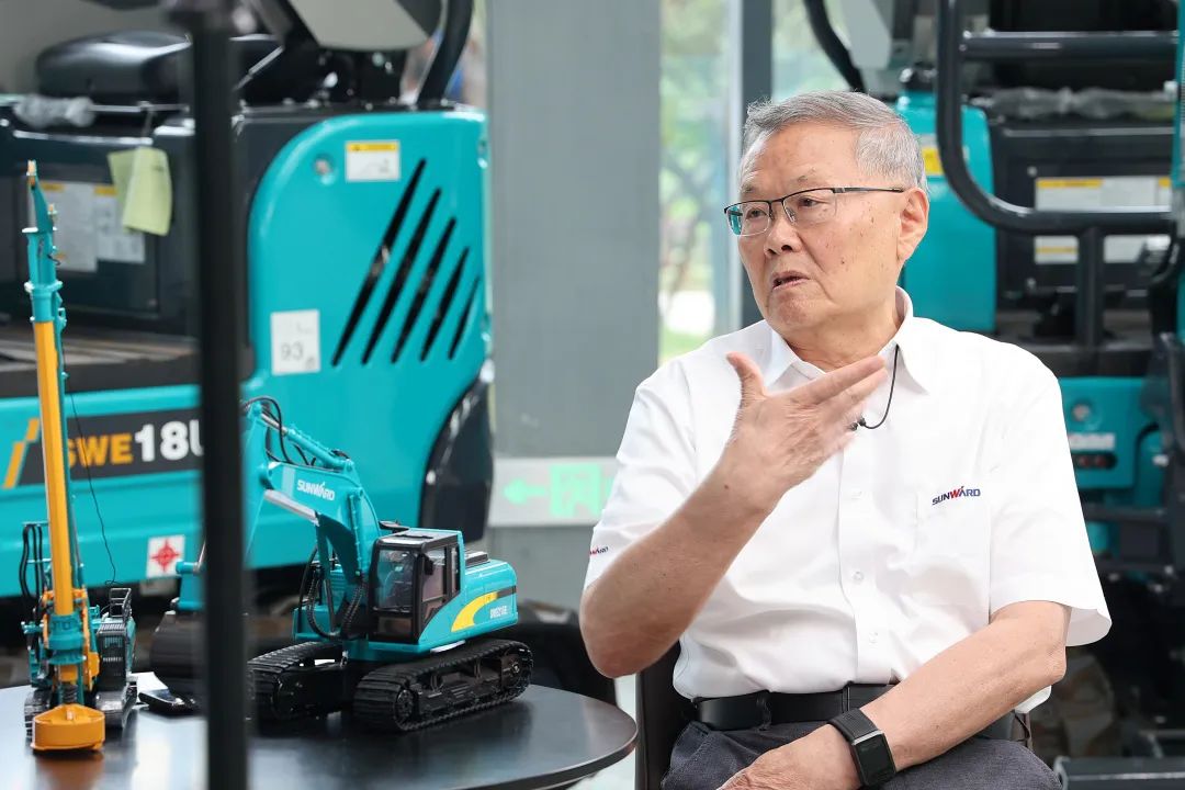 CGTN探厂！专访开云官方注册-开云(中国)
智能董事长、首席专家何清华花絮来了