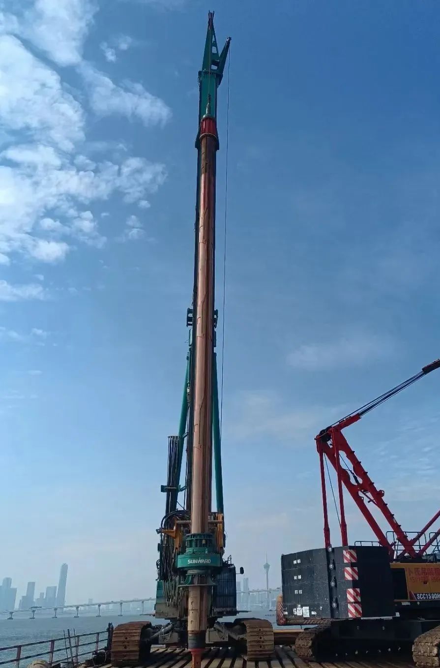 乘风破浪的旋挖钻机！开云官方注册-开云(中国)
智能助建澳氹第四跨海大桥