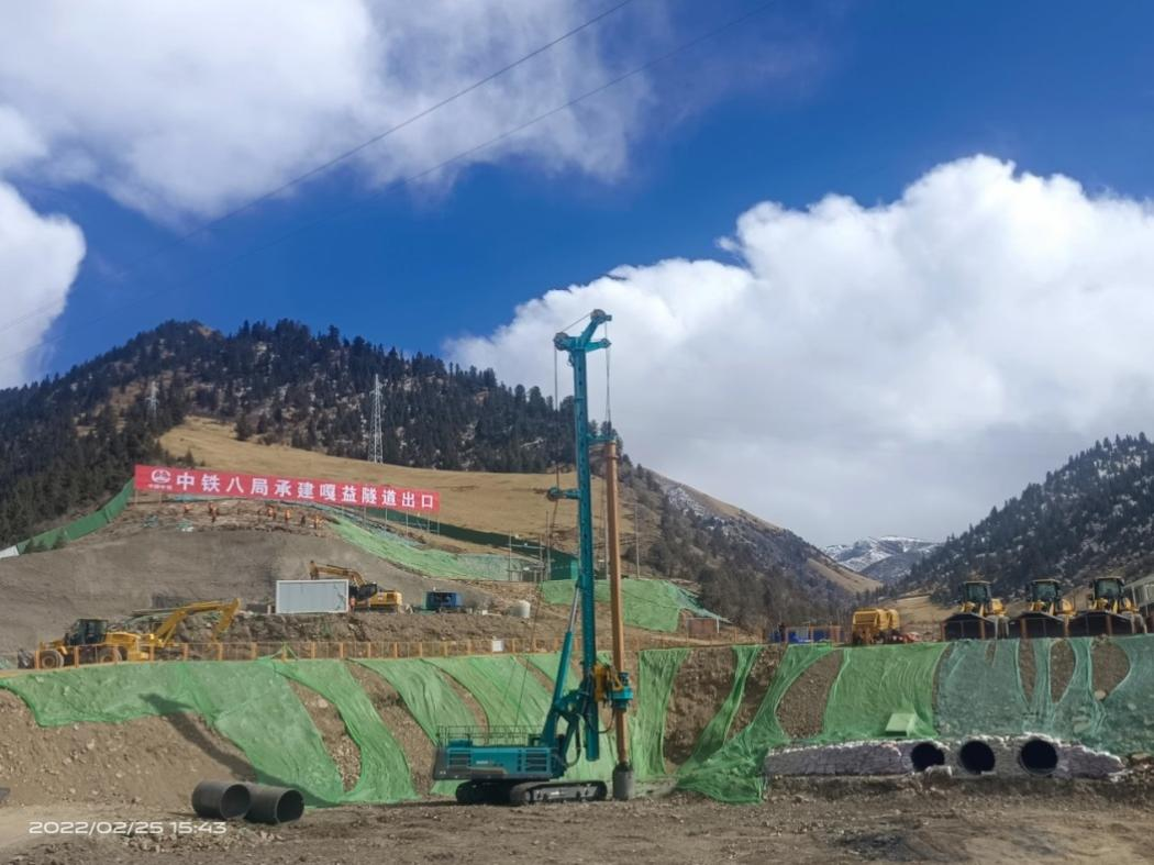 决战“世界之巅”！开云官方注册-开云(中国)
智能旋挖钻机实力助建川藏铁路