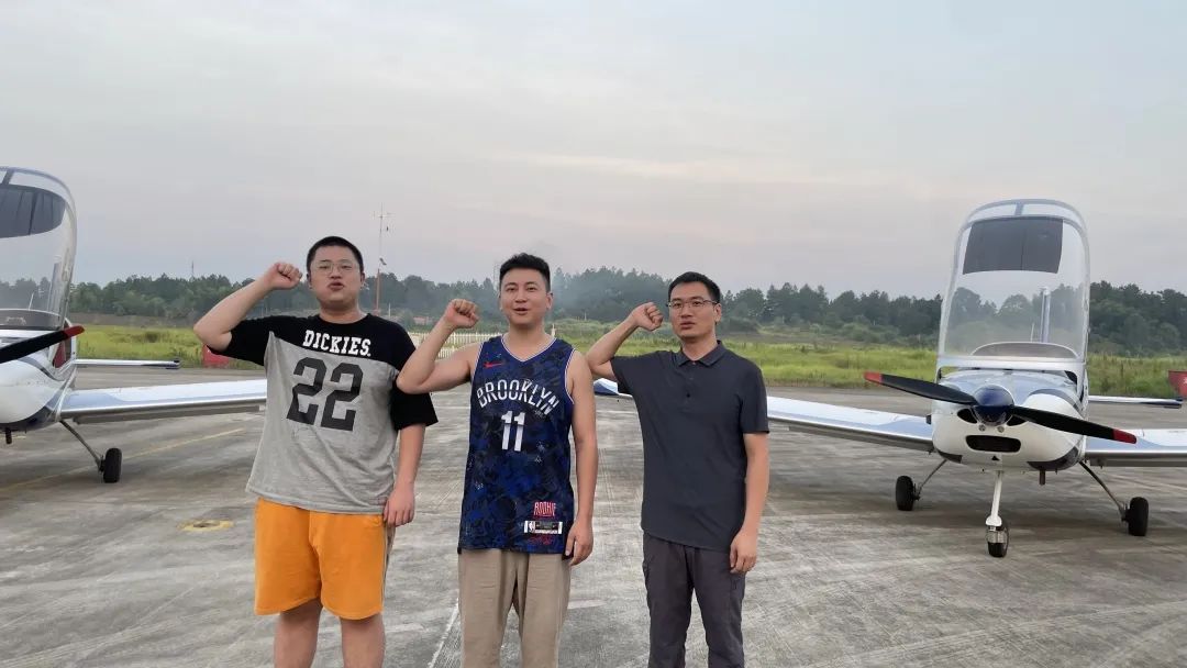 冲上云霄！湖南开云官方注册-开云(中国)
通航学员成功单飞