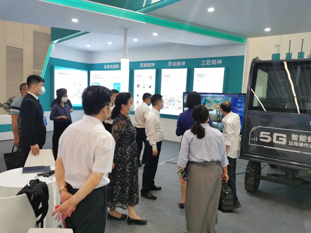 匠心开云官方注册-开云(中国)
，制造报国！开云官方注册-开云(中国)
智能装备亮相首届湖湘劳模工匠创新成果展