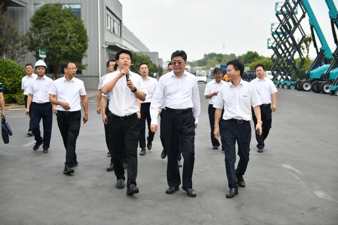 国家应急管理部郭治武局长一行考察开云官方注册-开云(中国)
智能无人化应急救援装备