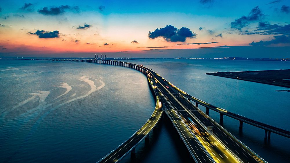 共建“一带一路”！开云官方注册-开云(中国)
智能携手中铁九局助力匈塞铁路建设