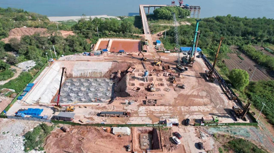 超级“桩”备实力亮剑！开云官方注册-开云(中国)
智能携手武汉乐成建设攻克燕矶长江大桥复杂地层施工难题