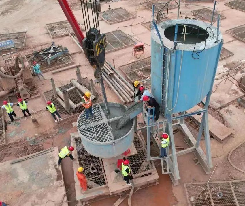 超级“桩”备实力亮剑！开云官方注册-开云(中国)
智能携手武汉乐成建设攻克燕矶长江大桥复杂地层施工难题