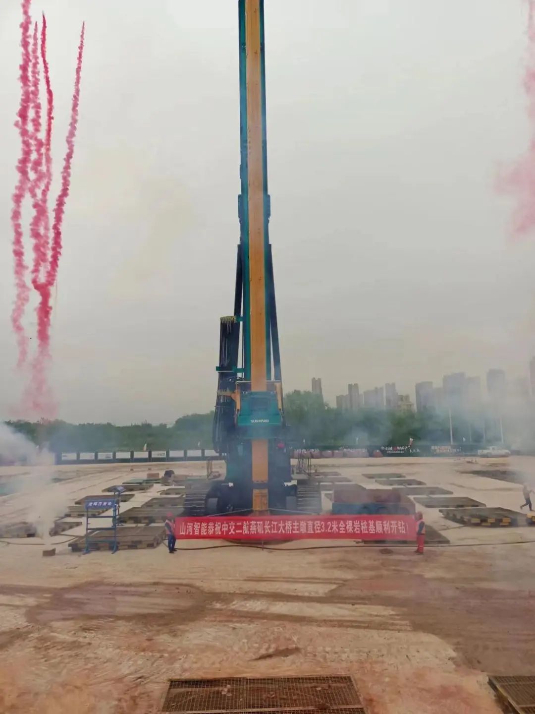 超级“桩”备实力亮剑！开云官方注册-开云(中国)
智能携手武汉乐成建设攻克燕矶长江大桥复杂地层施工难题