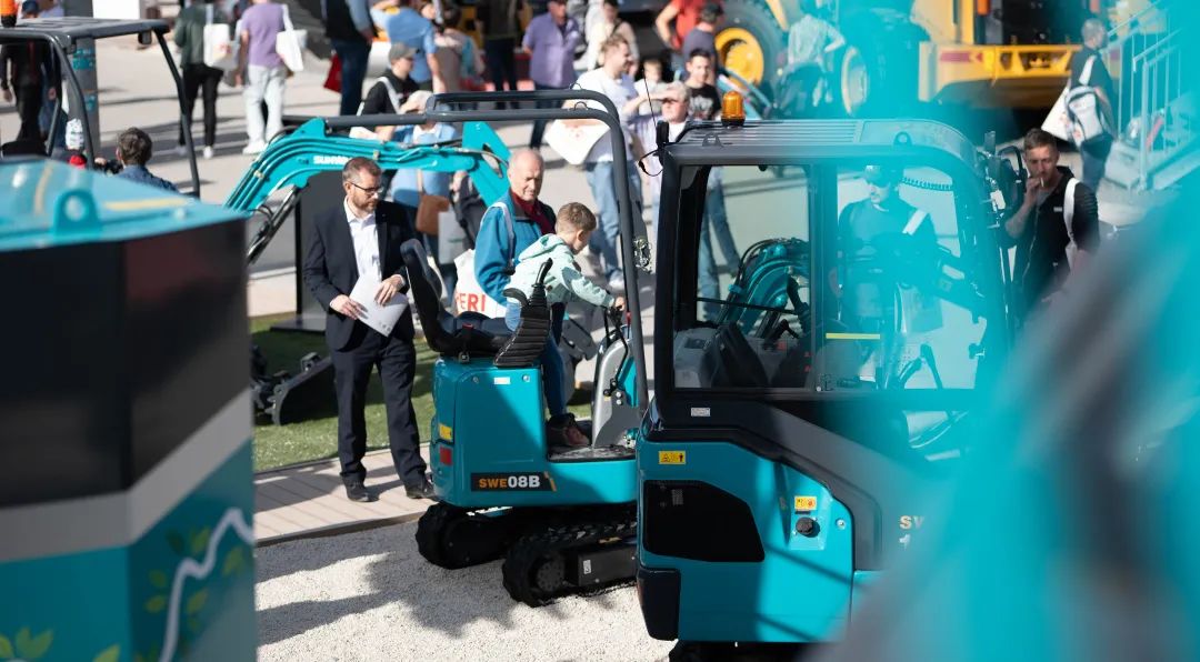 Bauma 2022 | 一组火热现场图带您重温开云官方注册-开云(中国)
智能德国宝马展之旅