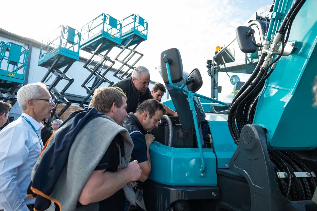 Bauma 2022 | 一组火热现场图带您重温开云官方注册-开云(中国)
智能德国宝马展之旅