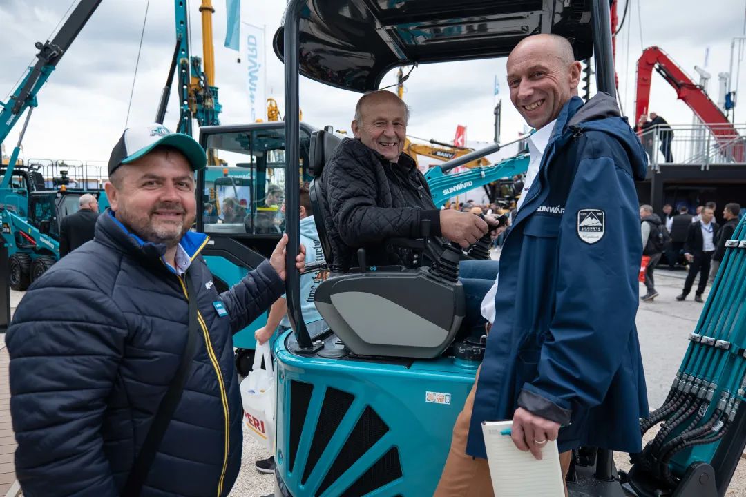 Bauma 2022 | 一组火热现场图带您重温开云官方注册-开云(中国)
智能德国宝马展之旅