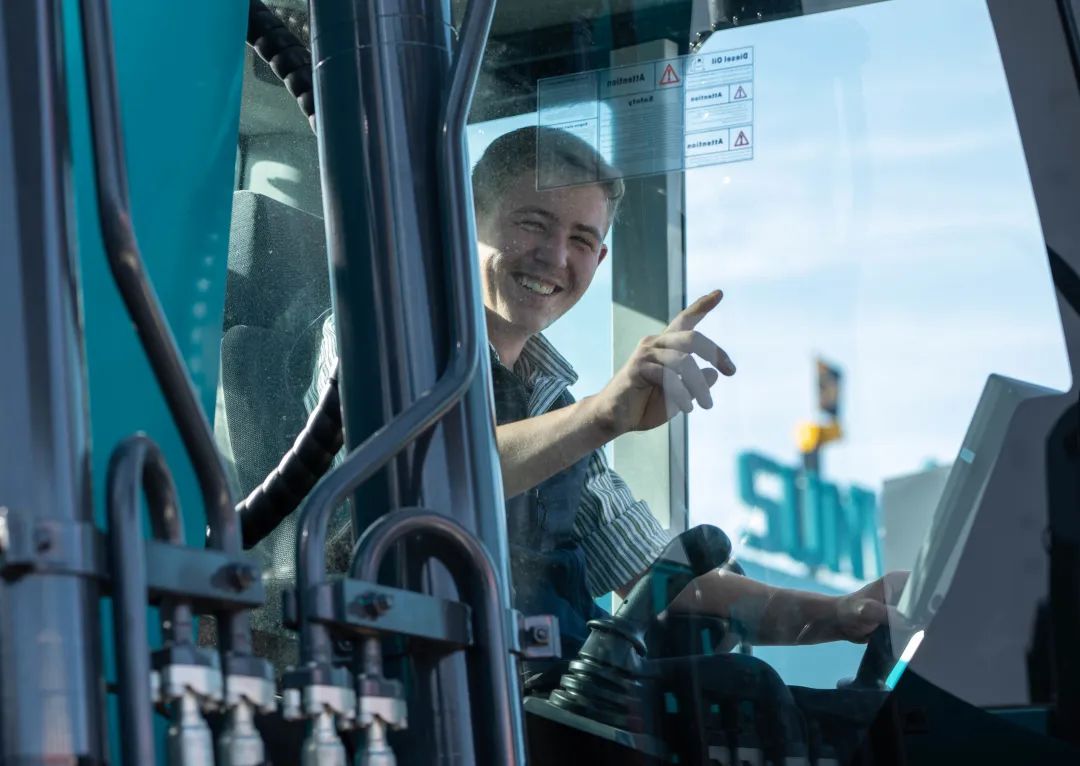 Bauma 2022 | 一组火热现场图带您重温开云官方注册-开云(中国)
智能德国宝马展之旅