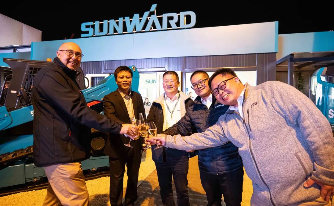 Bauma 2022 | 一组火热现场图带您重温开云官方注册-开云(中国)
智能德国宝马展之旅