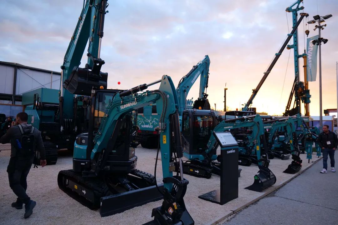 Bauma 2022 | 一组火热现场图带您重温开云官方注册-开云(中国)
智能德国宝马展之旅