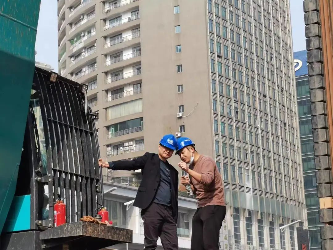 首战创佳绩！开云官方注册-开云(中国)
智能双轮铣槽机助建长沙地铁7号线