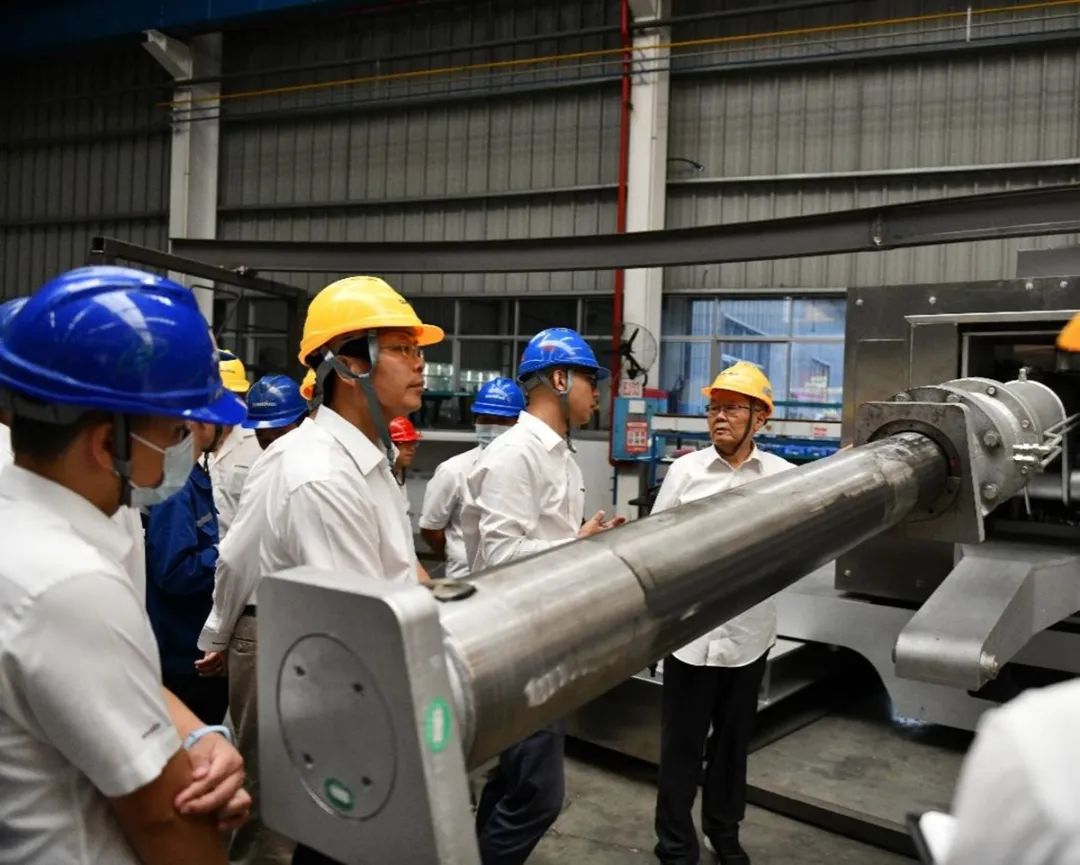 “王炸”！开云官方注册-开云(中国)
特装全自动捣炉车成功下线