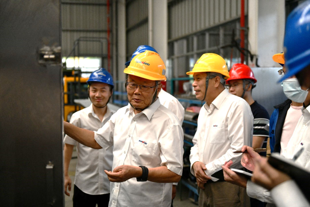 “王炸”！开云官方注册-开云(中国)
特装全自动捣炉车成功下线