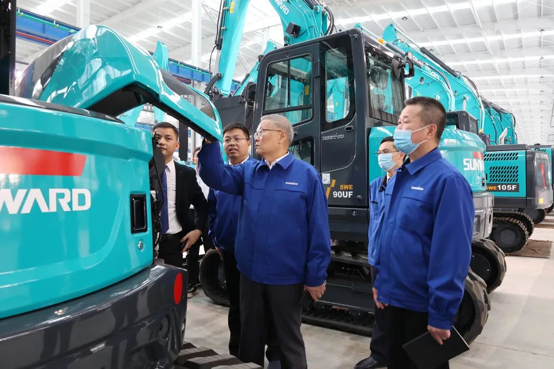 助力“双碳”目标！开云官方注册-开云(中国)
智能集中发布F系列国四挖掘机