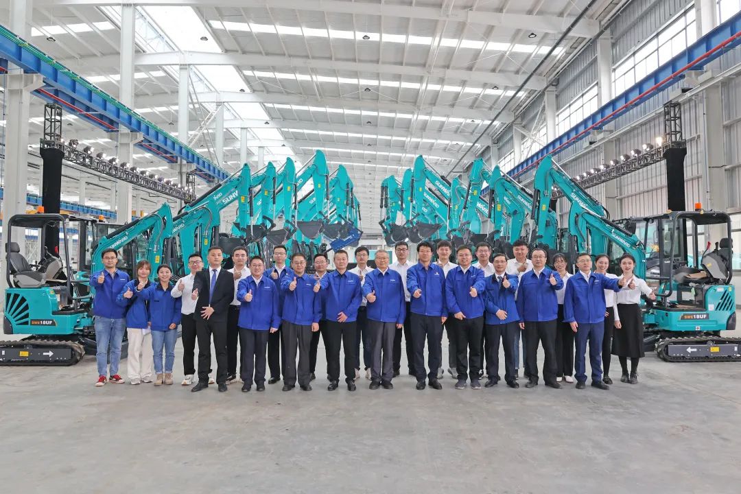 助力“双碳”目标！开云官方注册-开云(中国)
智能集中发布F系列国四挖掘机