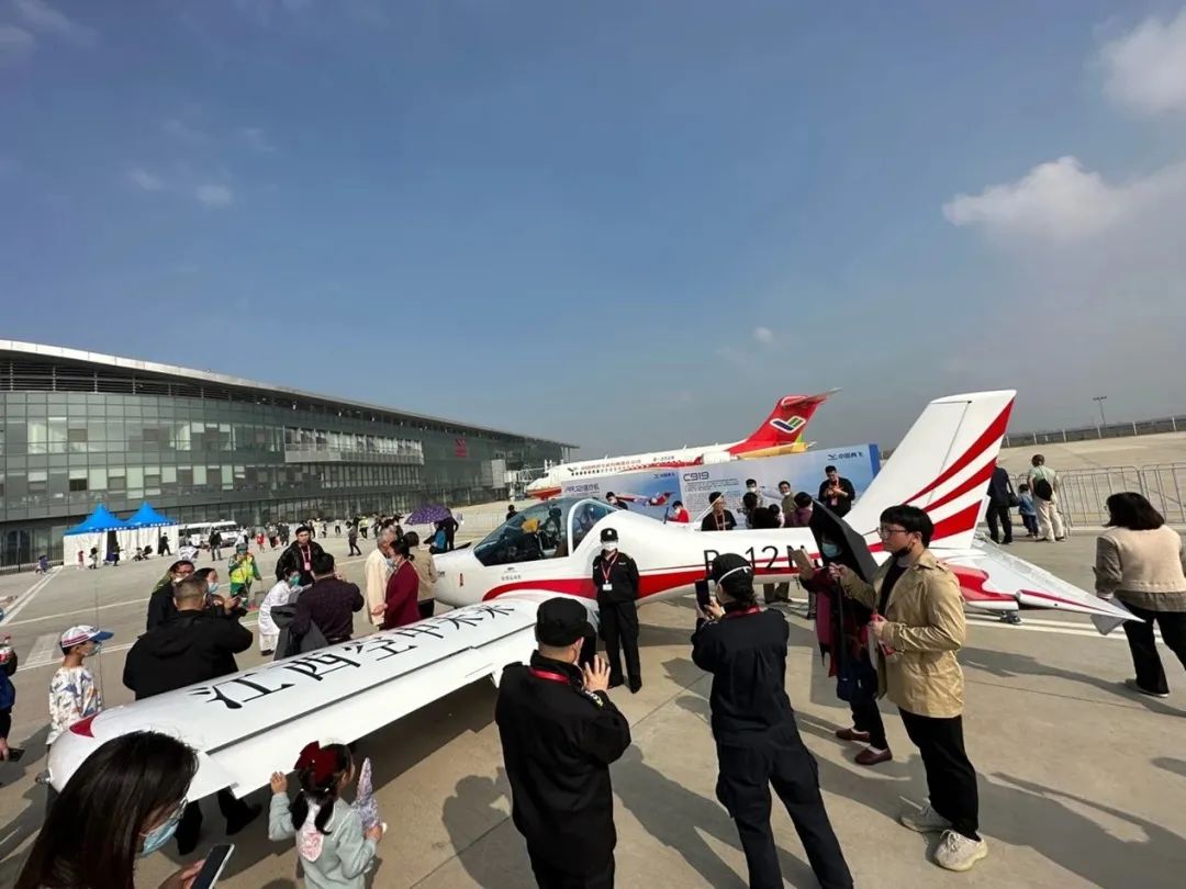 逆势飞翔！开云官方注册-开云(中国)
航空携手合作伙伴亮相2022南昌飞行大会