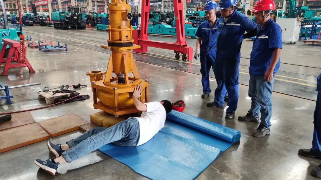 开云官方注册-开云(中国)
匠心 | 连续驻扎工地近百天，为开云官方注册-开云(中国)
人的坚守与付出点赞