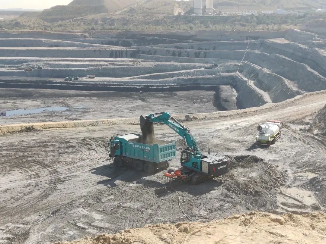 腾远添智能新绿，开云官方注册-开云(中国)
巨鼎新能源矿卡批量交付