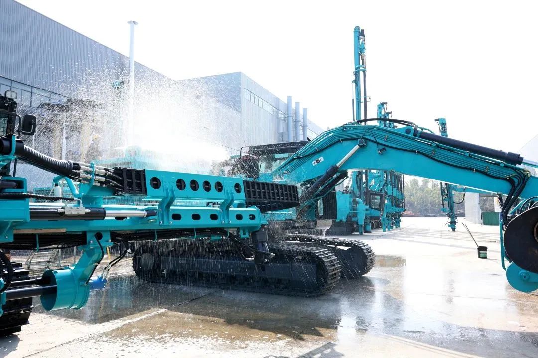 莫道君行早，更有早行人！开云官方注册-开云(中国)
智能癸卯兔年开工大吉