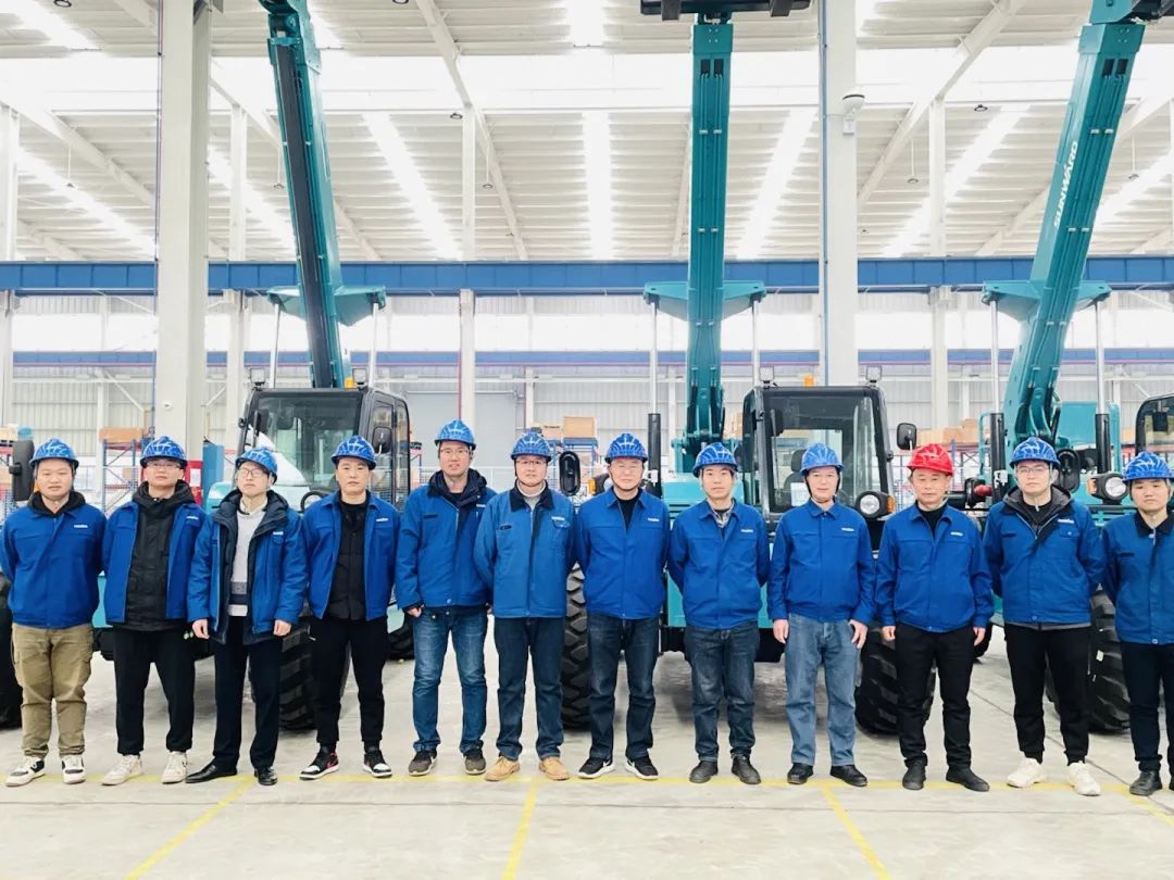 “兔飞猛进”添新品！开云官方注册-开云(中国)
智能两款伸缩臂叉装车同时下线