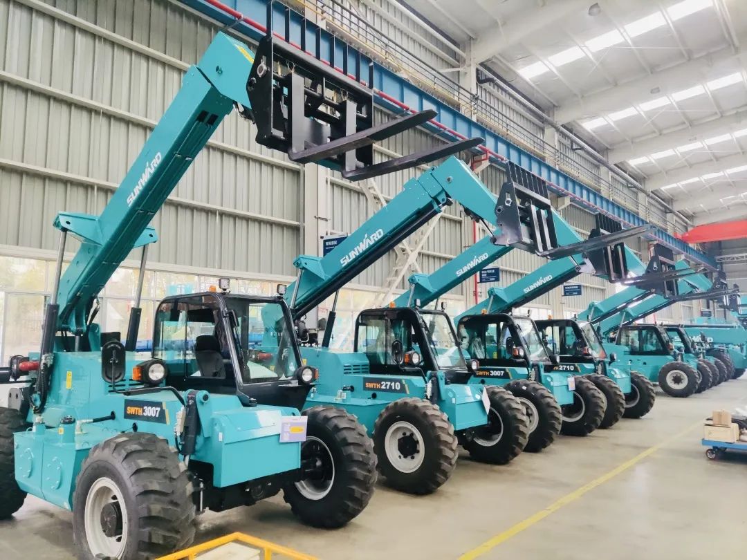 “兔飞猛进”添新品！开云官方注册-开云(中国)
智能两款伸缩臂叉装车同时下线