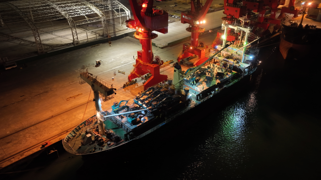 亿元设备“包船”出海！开云官方注册-开云(中国)
智能国际市场迎来开门红