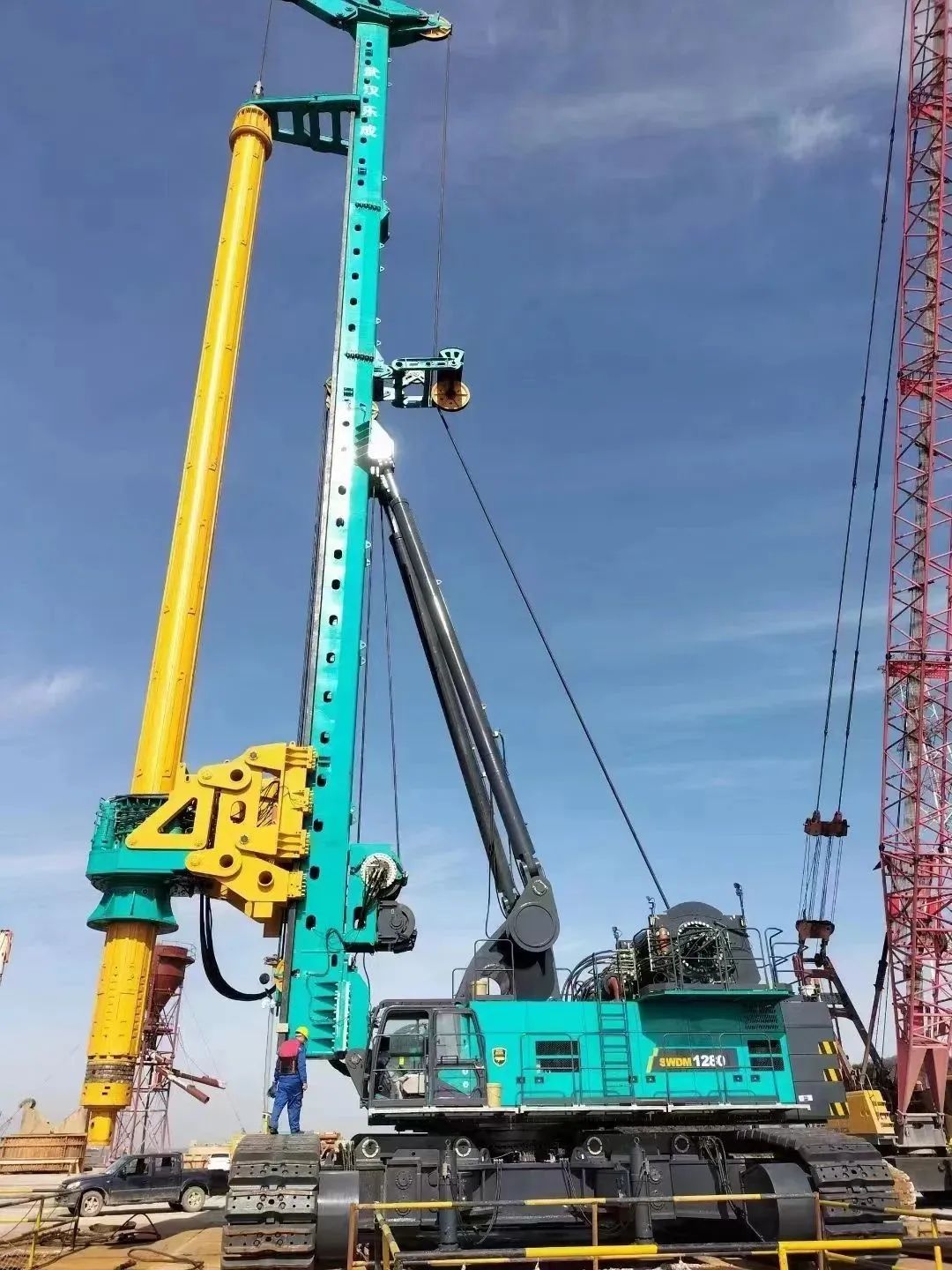 首桩开钻！开云官方注册-开云(中国)
智能超级旋挖实力助建世界最大跨度公铁两用大桥