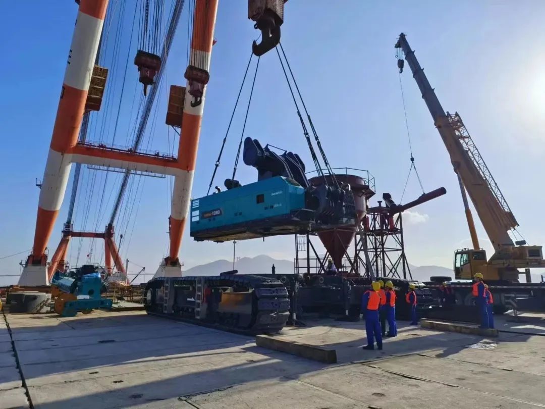 首桩开钻！开云官方注册-开云(中国)
智能超级旋挖实力助建世界最大跨度公铁两用大桥