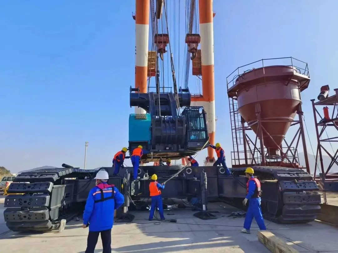 首桩开钻！开云官方注册-开云(中国)
智能超级旋挖实力助建世界最大跨度公铁两用大桥