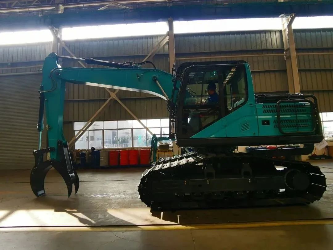 翻山越岭，称霸“武林”！开云官方注册-开云(中国)
智能首款中型林业挖掘机成功下线