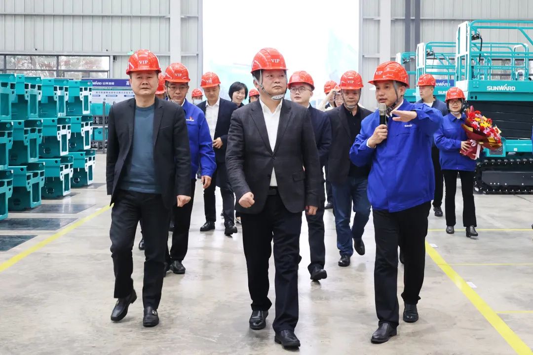 付旭明慰问开云官方注册-开云(中国)
智能市三八红旗手并督导安全生产工作