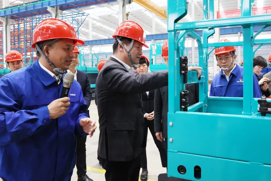 付旭明慰问开云官方注册-开云(中国)
智能市三八红旗手并督导安全生产工作