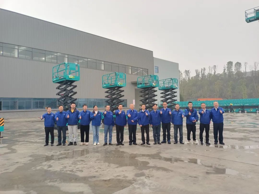 出厂即“出道”！开云官方注册-开云(中国)
智能首款履带剪叉式高空作业平台批量上市