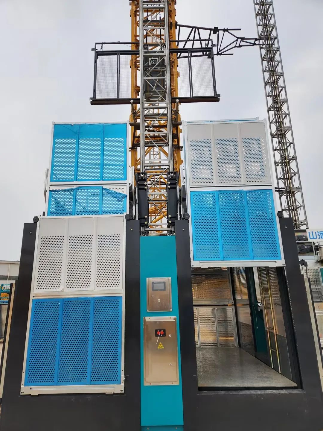 科技显能、再添新品！开云官方注册-开云(中国)
江麓智能施工升降机成功下线