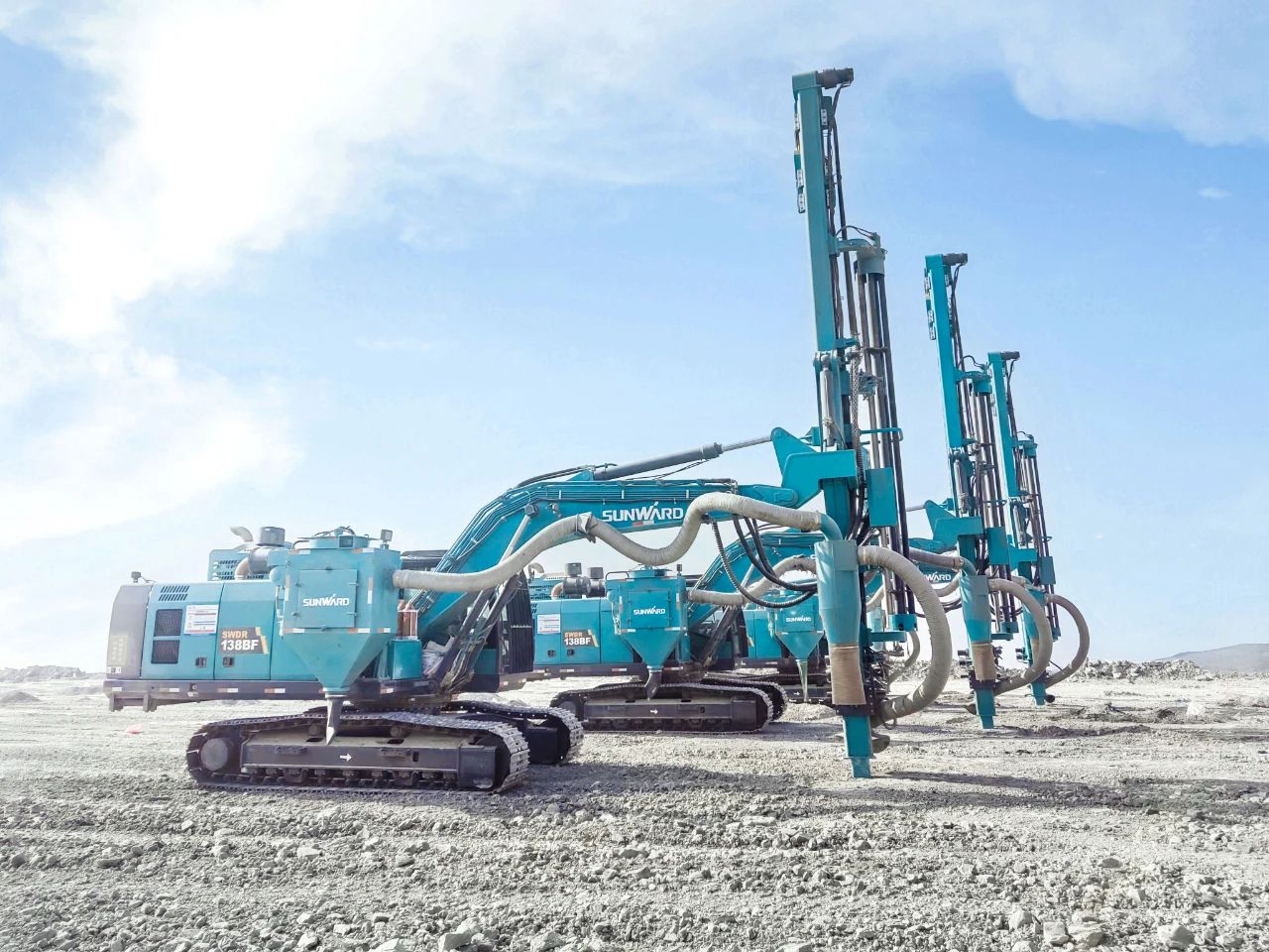 “绿色智能矿山建设专家”！开云官方注册-开云(中国)
智能全新一代切削潜孔一体式钻机重拳出击