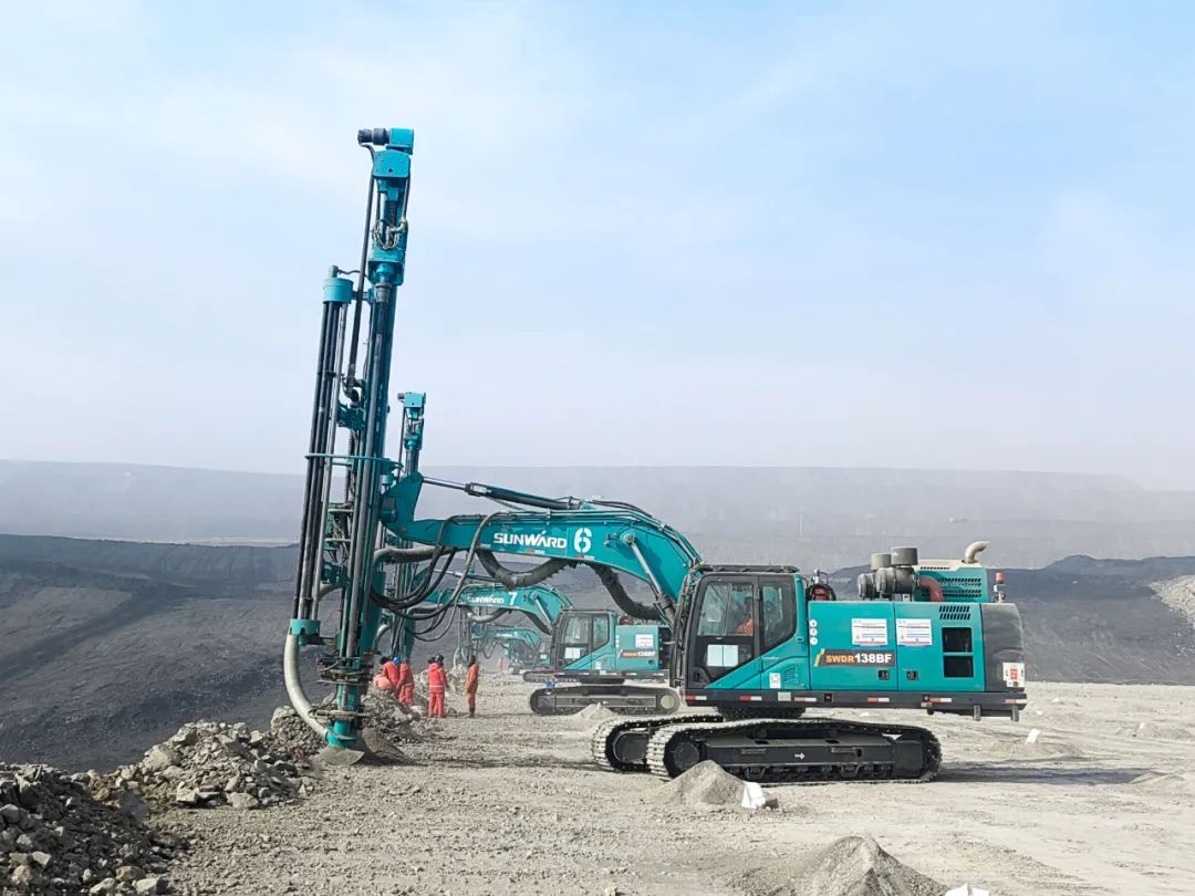 “绿色智能矿山建设专家”！开云官方注册-开云(中国)
智能全新一代切削潜孔一体式钻机重拳出击