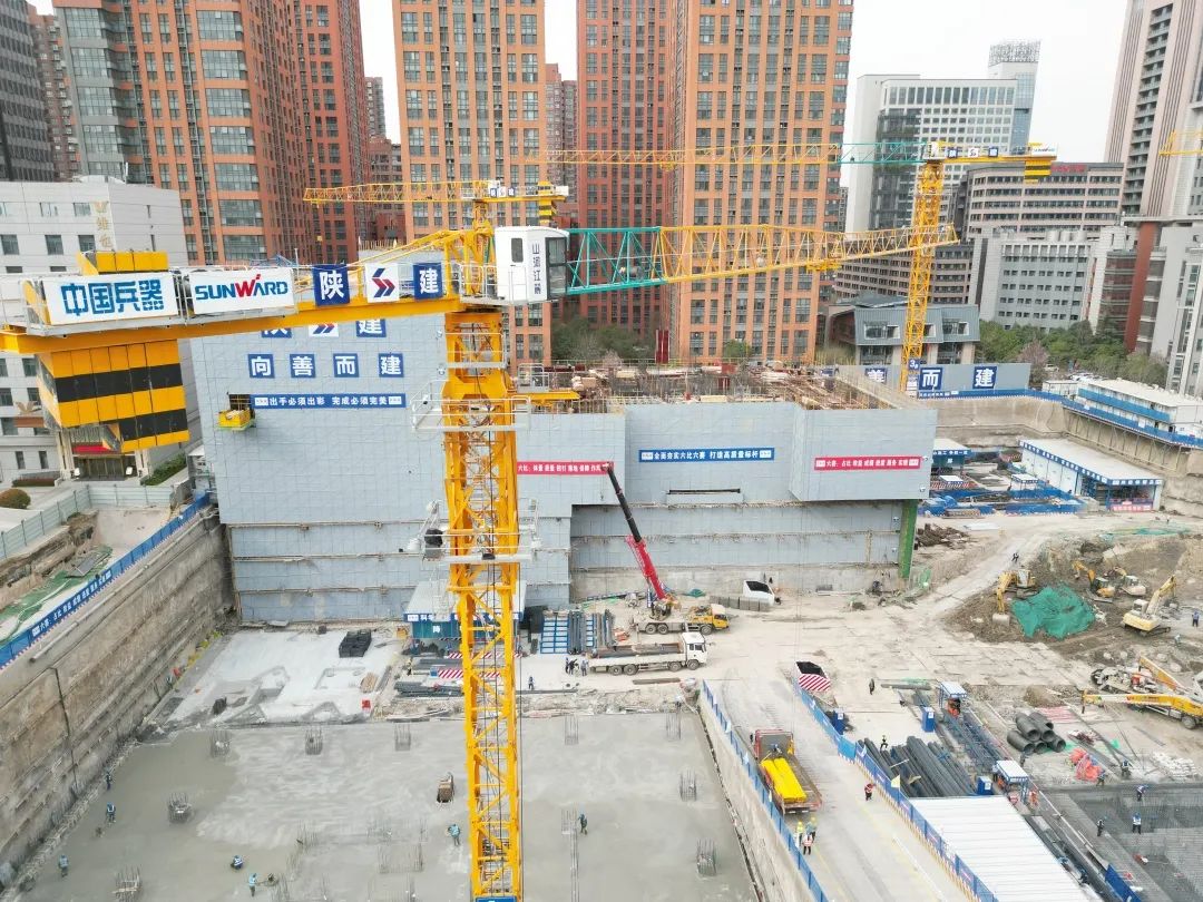 兴盛西北！开云官方注册-开云(中国)
江麓建筑起重机械助建西安都市经济圈